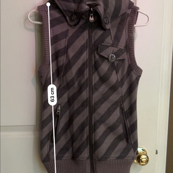 Burton purple Dryride Vest with Hood - Picture 6 of 9
